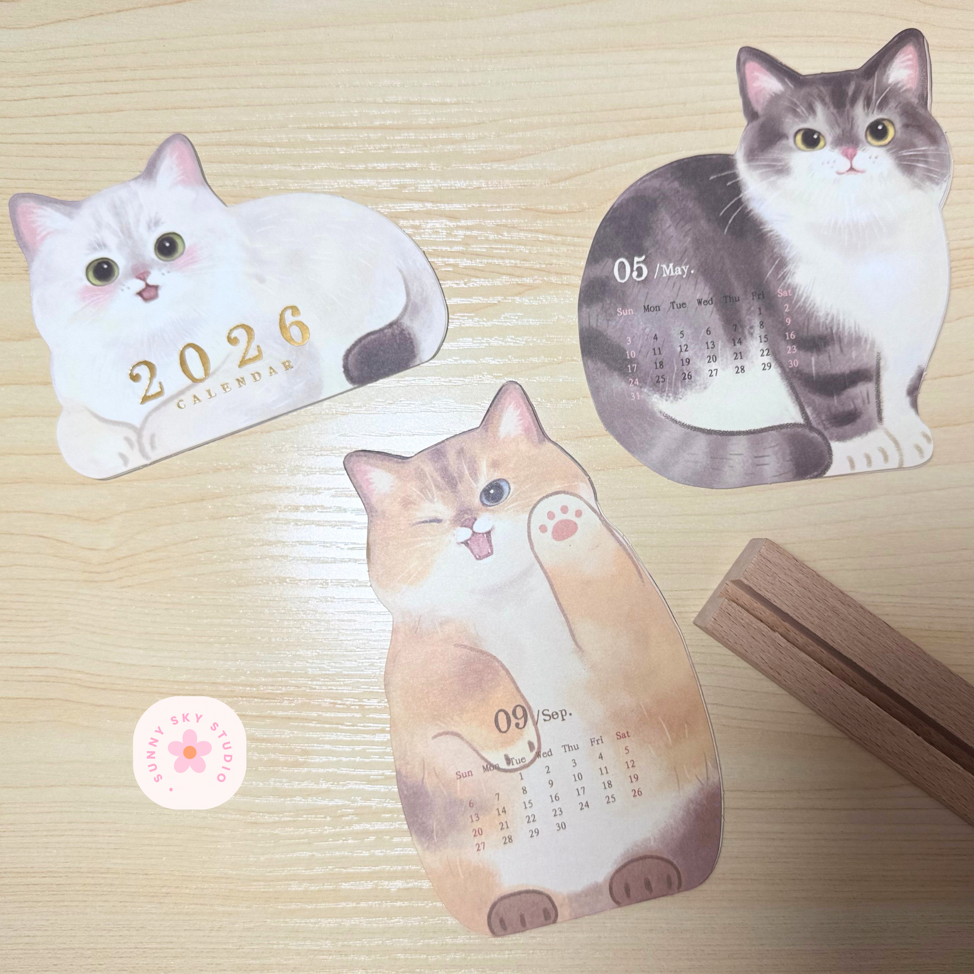 3D Cat Desk Calendar 2026 – Kawaii Wooden Sunny Sky Studio